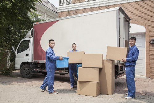 Load-based storage estimate for boxes and furniture in Fulham
